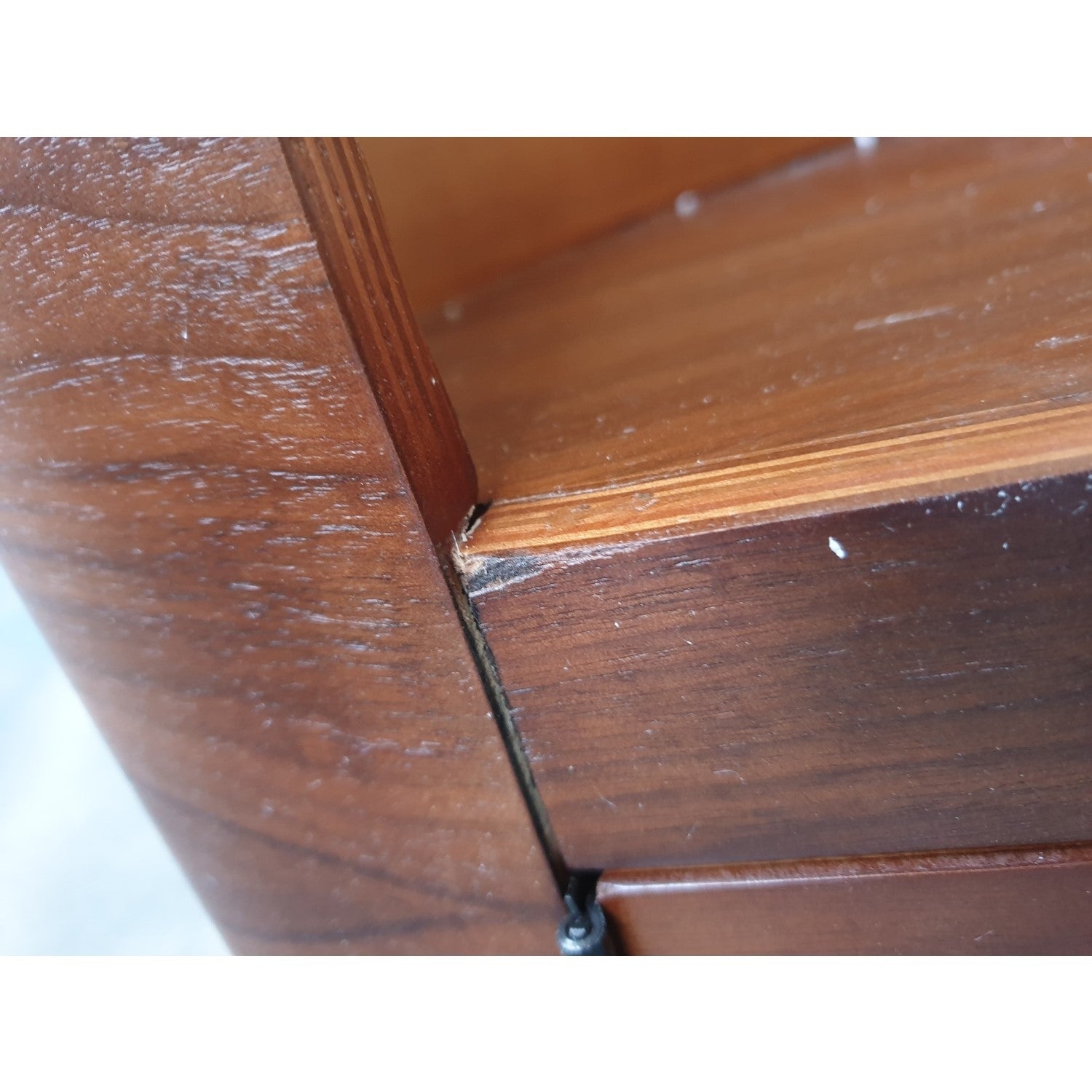 Refurbished AVF FSL1000BLEW Blenheim Affinity Curved Combi TV Stand 1000 Walnut / Black Glass