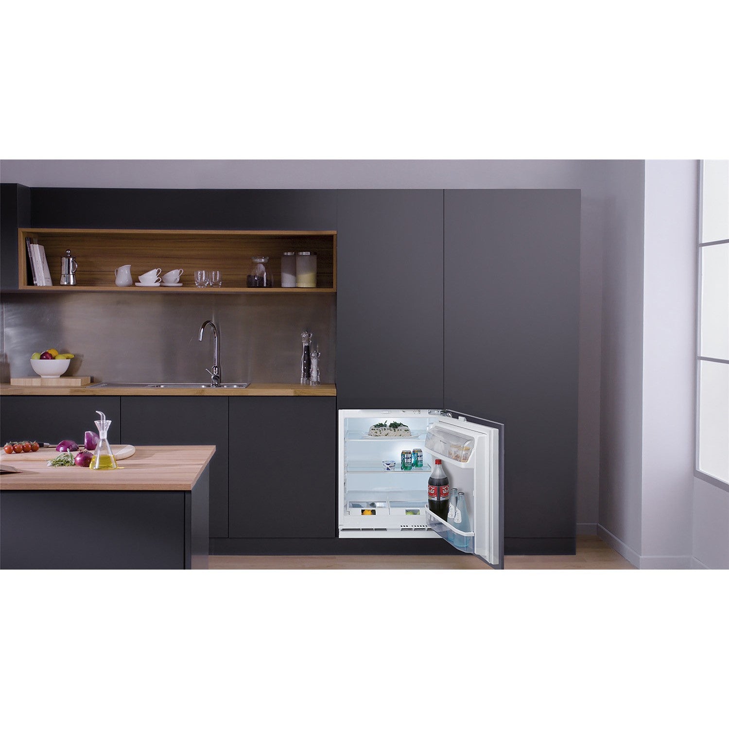 Hotpoint 144 Litre Under Counter Integrated Fridge