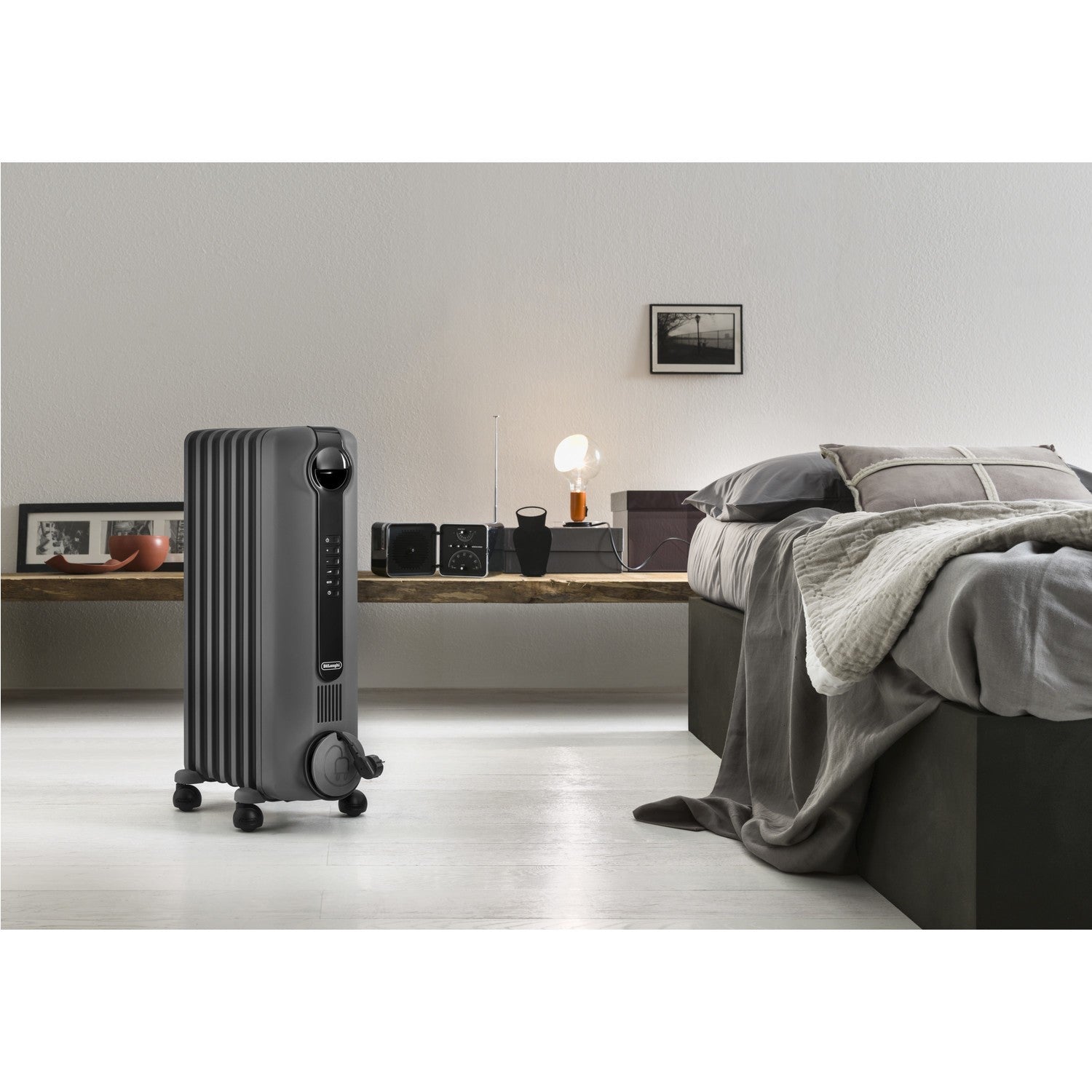 Delonghi TRRS0920E Radia S 2kW Oil Filled Radiator with 5 Year Warranty - Grey       