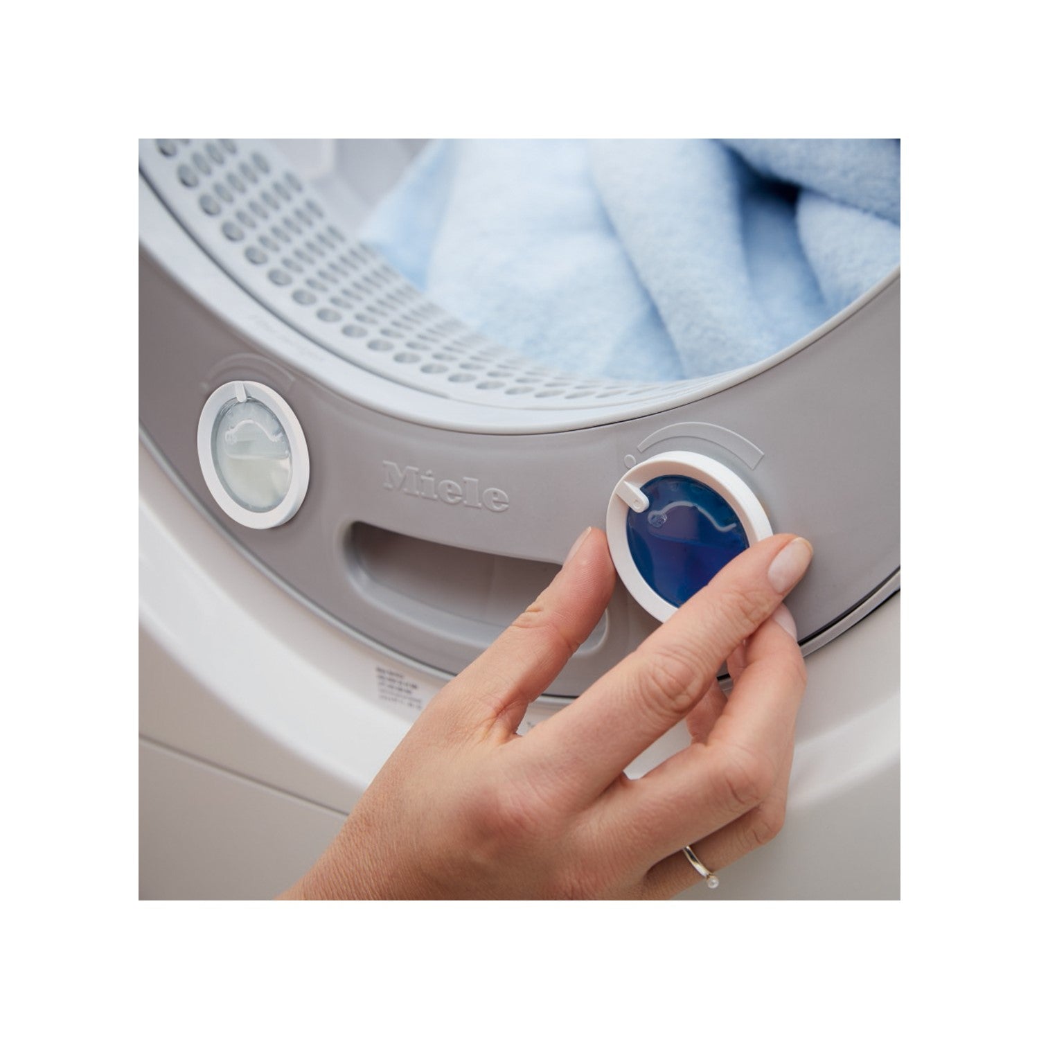 Miele 8kg Freestanding Heat Pump Tumble Dryer - White